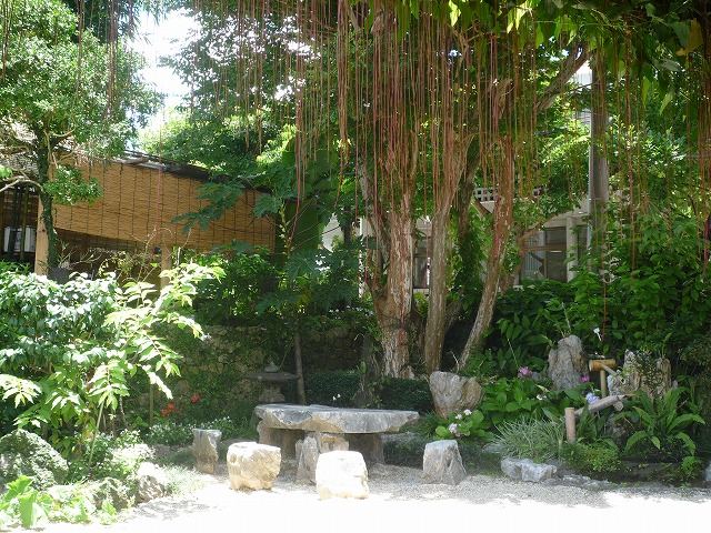 首里・あしびうなぁ屋　庭園