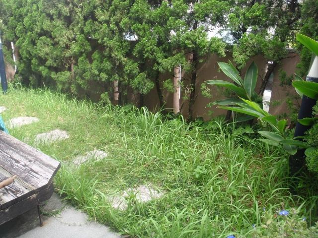 沖縄市　Ｓ氏邸　タイル張・花壇レンガ積の写真