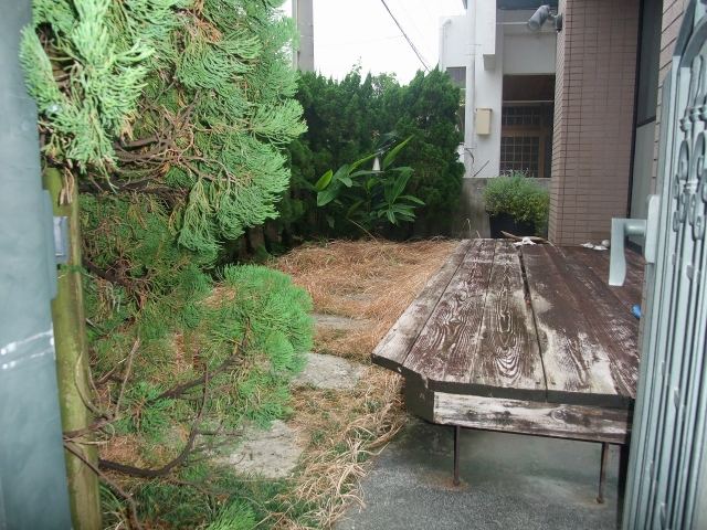 沖縄市　Ｓ氏邸　タイル張・花壇レンガ積の写真