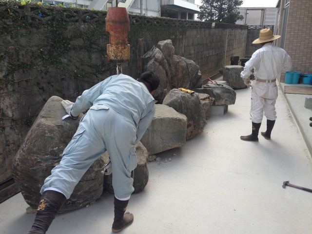 西原町　A氏邸　石組の写真