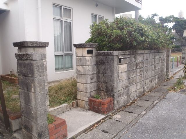 那覇市首里　N氏邸　塀撤去・人工芝の写真